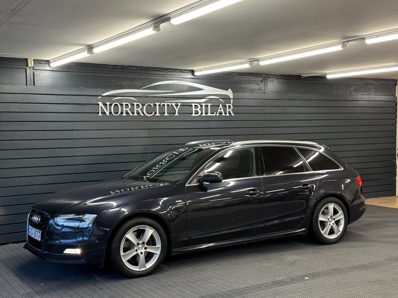 Audi A4 2014 – bild 1 av 18