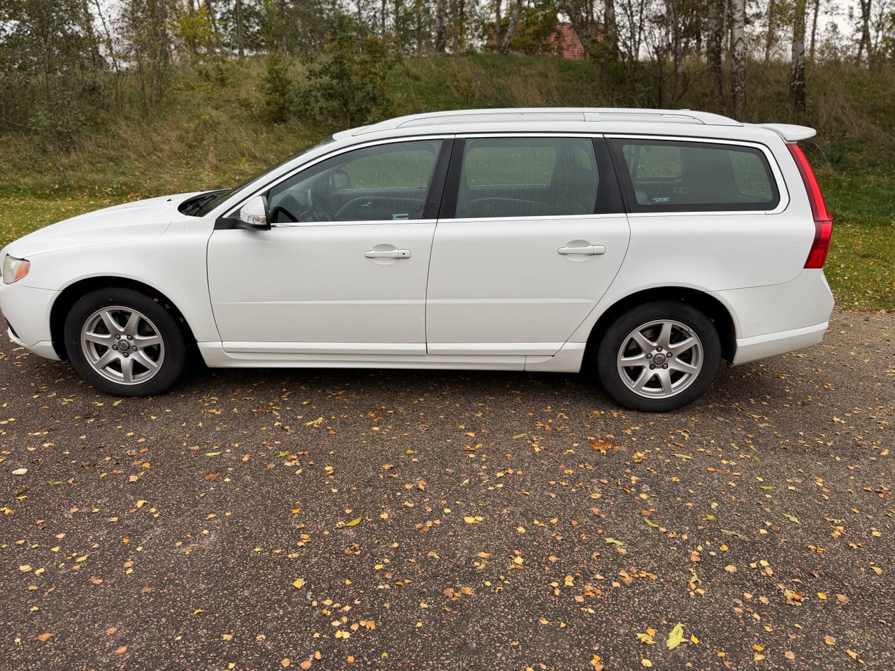 Volvo V70 2010 – bild 1 av 9