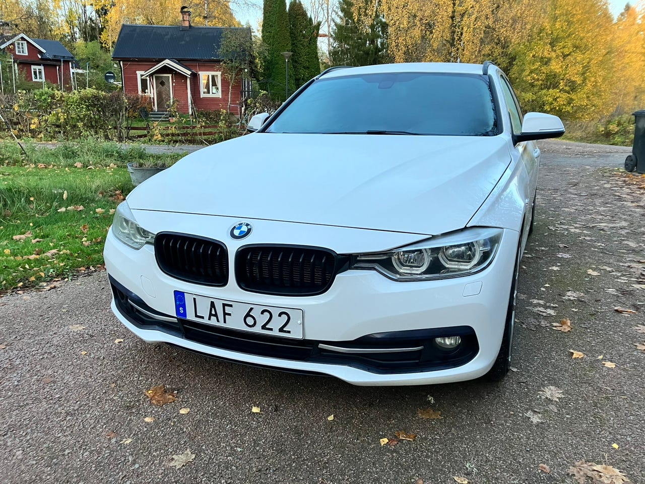 BMW 318d 2016 – bild 1 av 9
