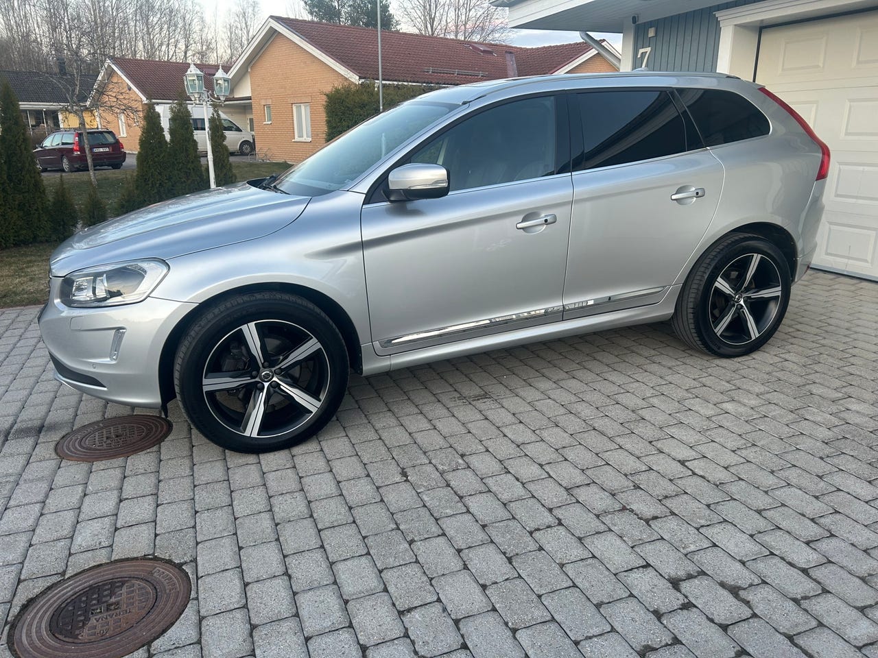 Volvo XC60 2017 – bild 1 av 9