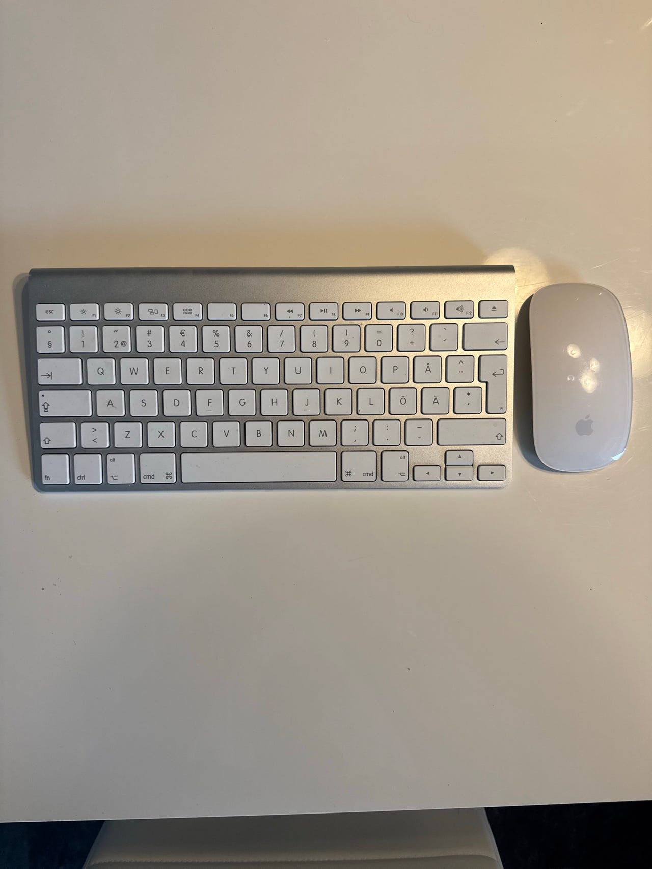 Apple trådlöst tangentbord och Magic Mouse vit | Blocket