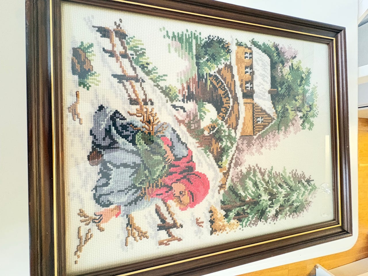 Vacker handbroderad tavla med vintermotiv | Blocket