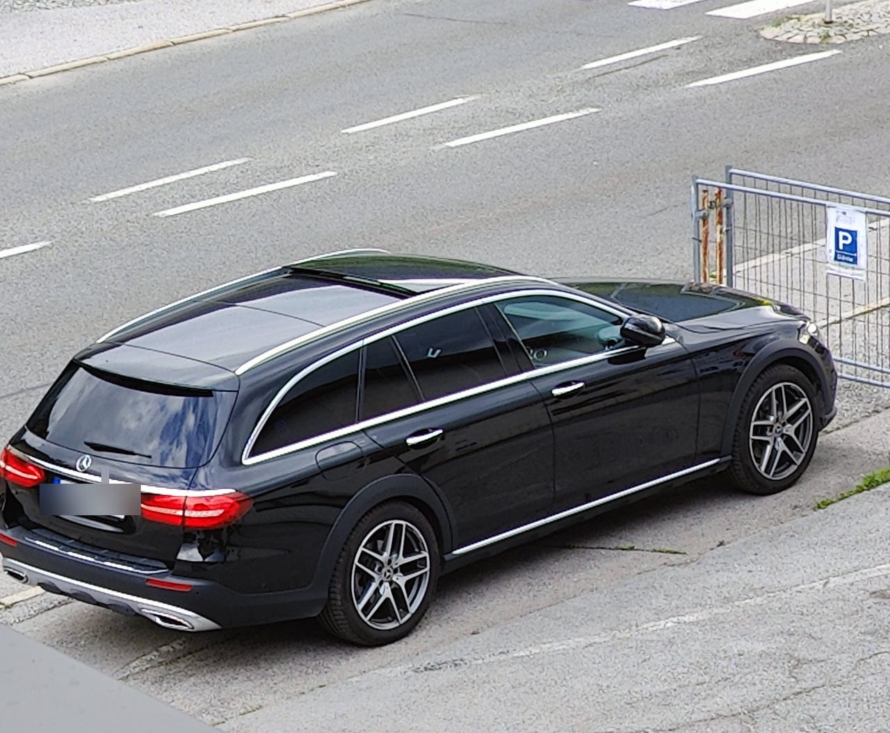 Mercedes-Benz E 220 d 2020 – bild 1 av 7