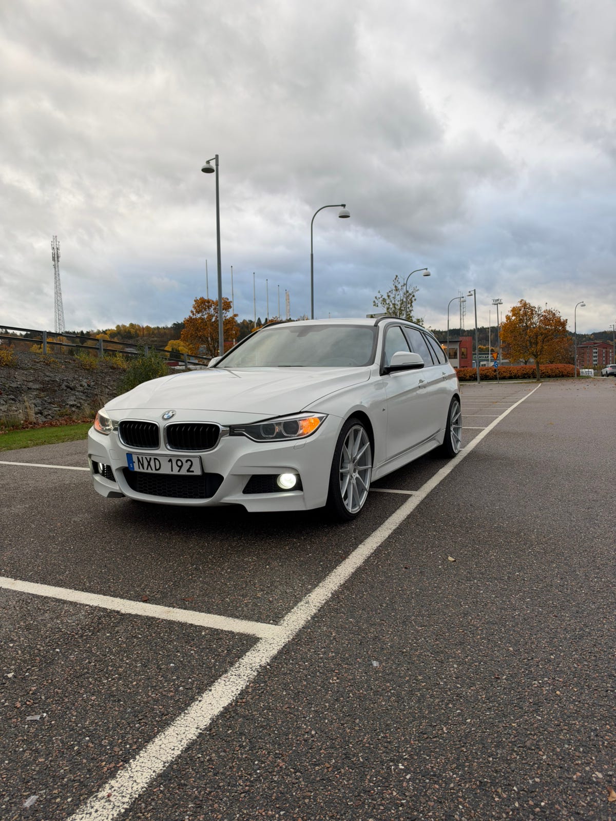 BMW 320d 2014 – bild 1 av 18