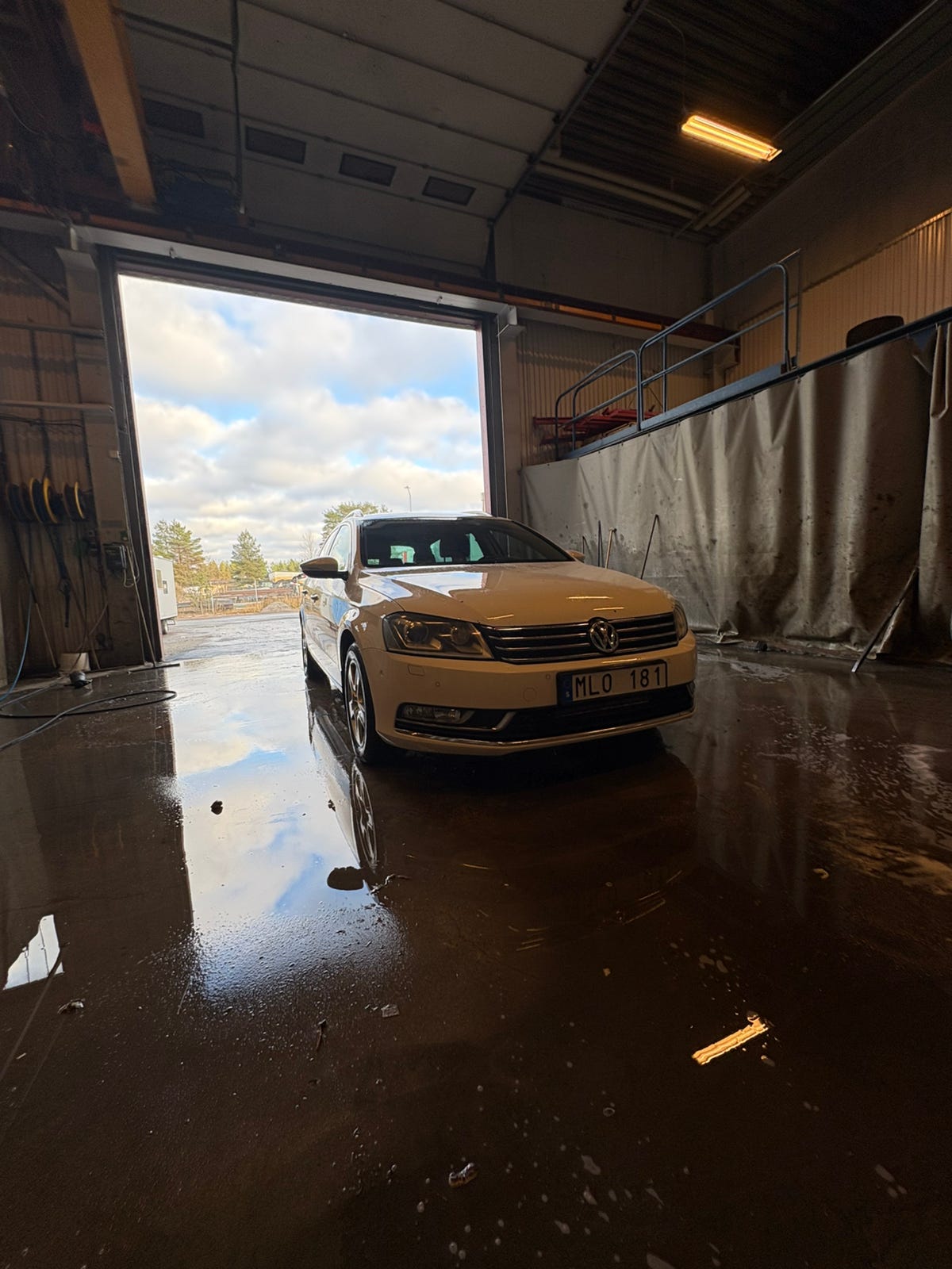 Volkswagen Passat 2012 – bild 1 av 5