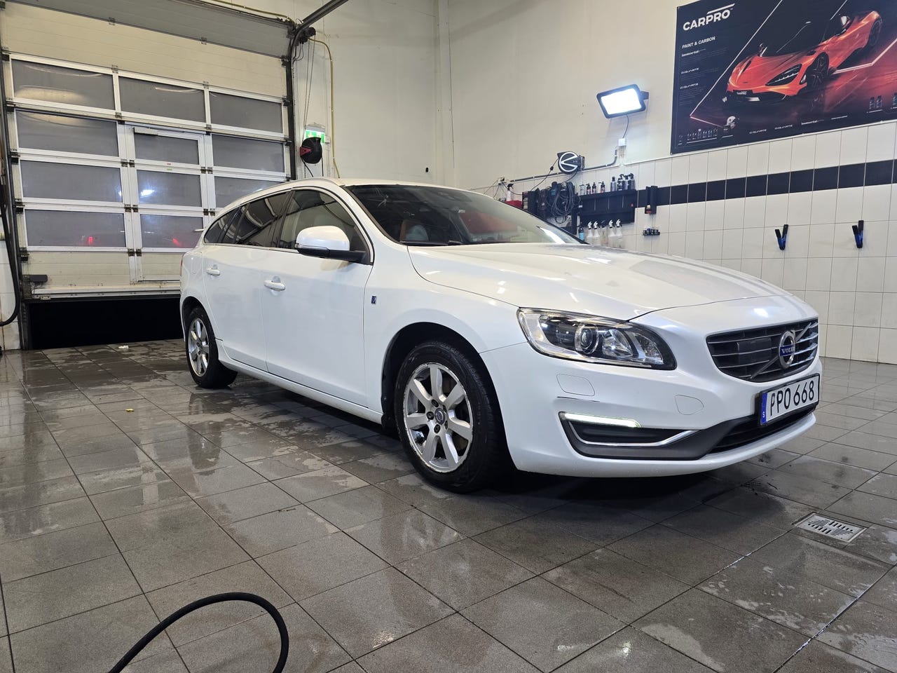Volvo V60 2015 – bild 1 av 17