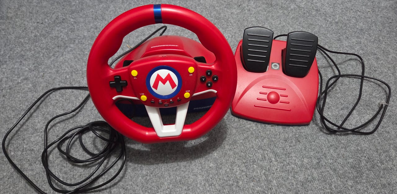 HORI Mario Kart Racing Wheel Pro Mini – Ratt & pedaler till Nintendo ...