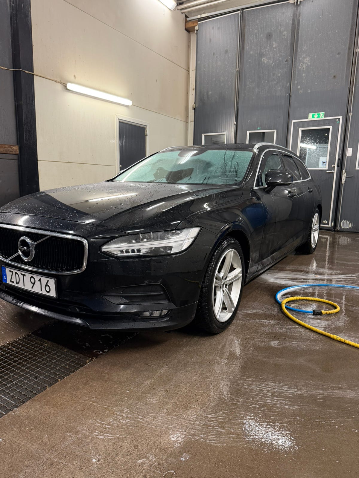 Volvo V90 2018 – bild 1 av 10