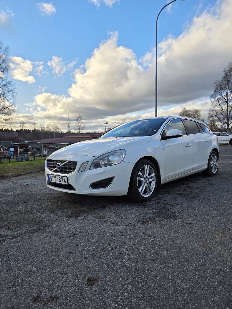 Volvo V60 2012 – bild 1 av 10