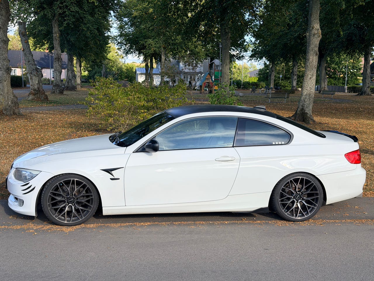 BMW 320d 2012 – bild 1 av 19