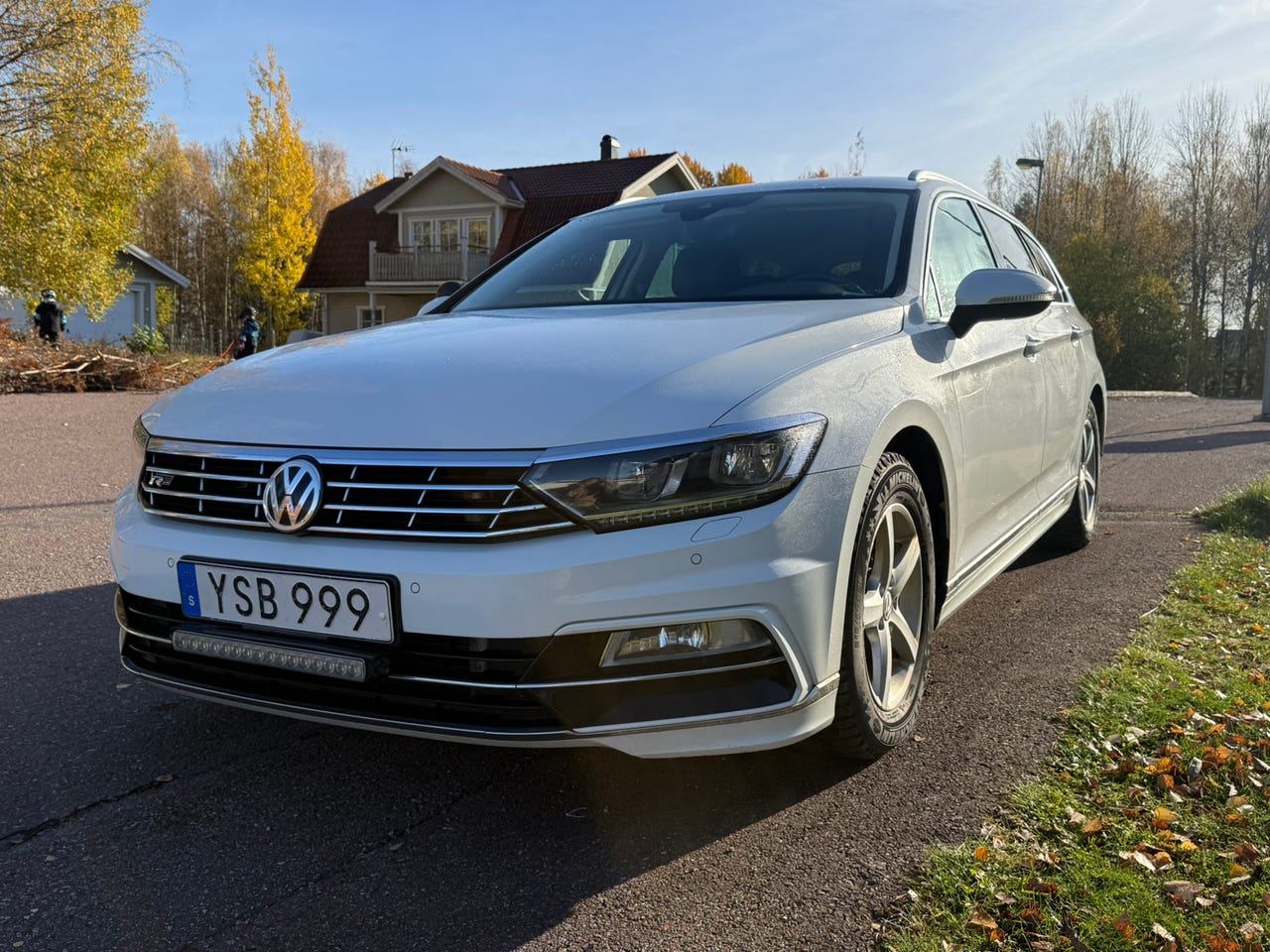 Volkswagen Passat 2018 – bild 1 av 9
