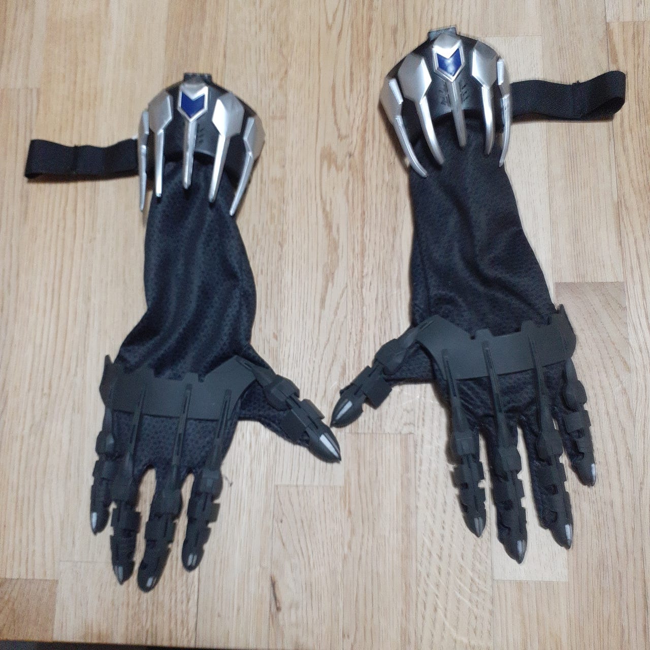 Marvel Black Panther handskar | Blocket