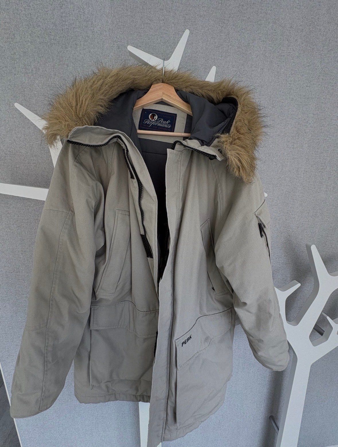 PEAK PERFORMANCE Vintage Parkas / Vinterjacka – Stl L – Klassisk Logga ...