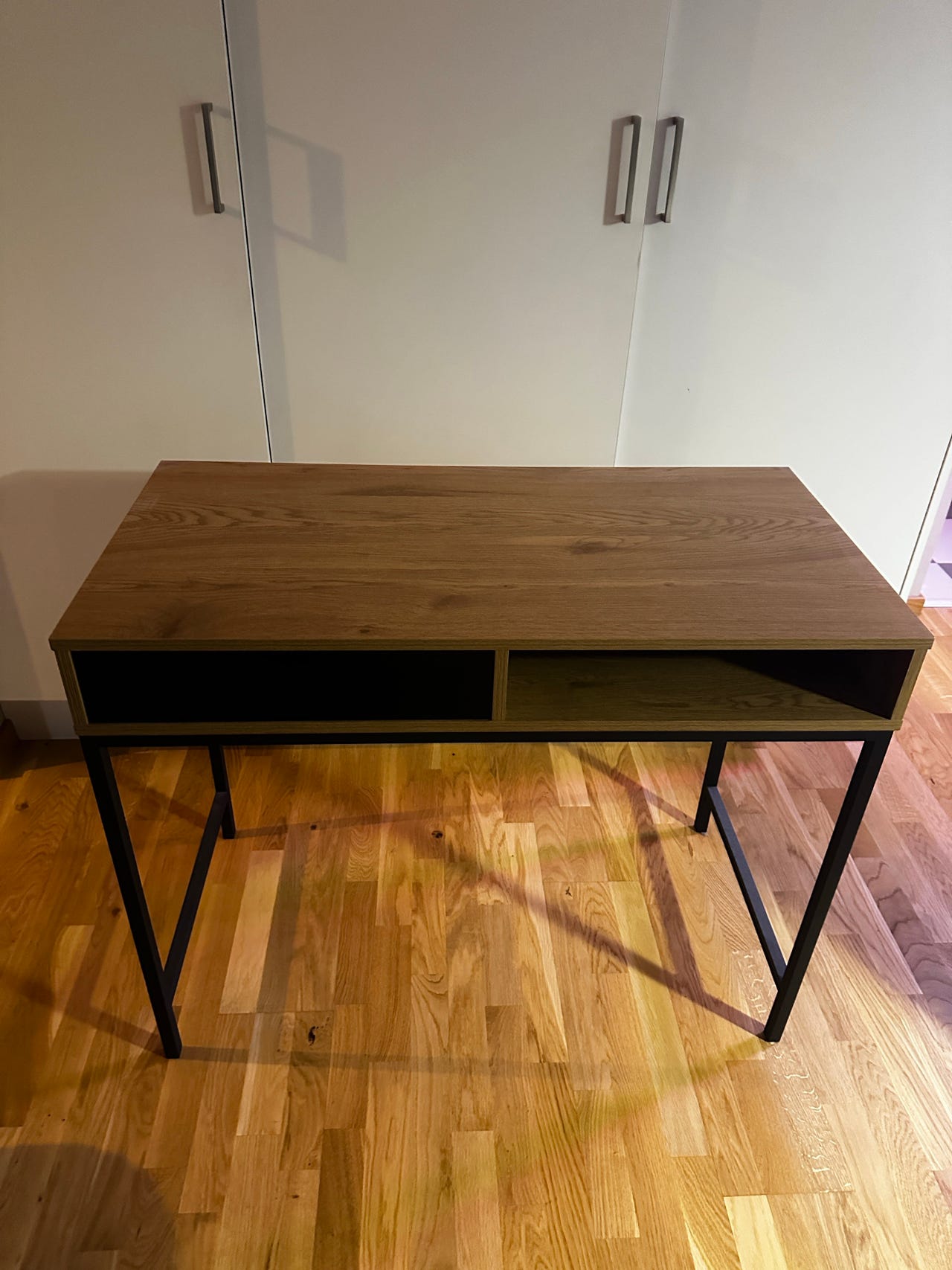Skrivbord 48x95 med låda, ekfärgat/svart | Blocket