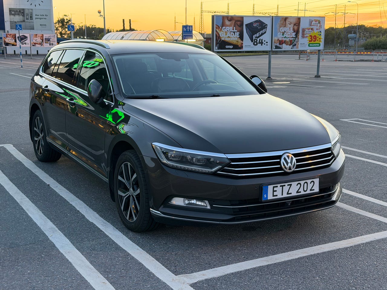Volkswagen Passat 2015 – bild 1 av 11