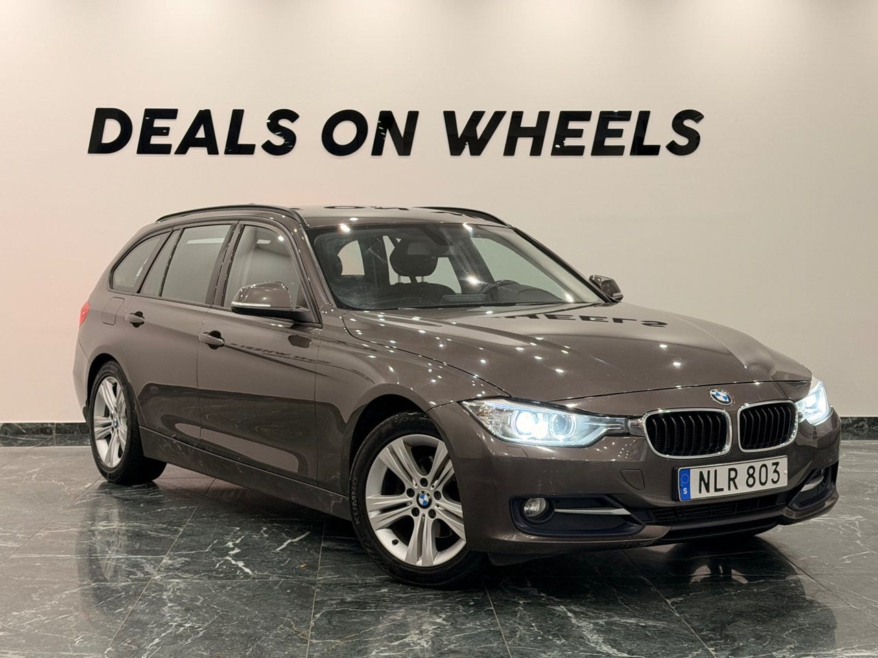BMW 318d 2013 – bild 1 av 20