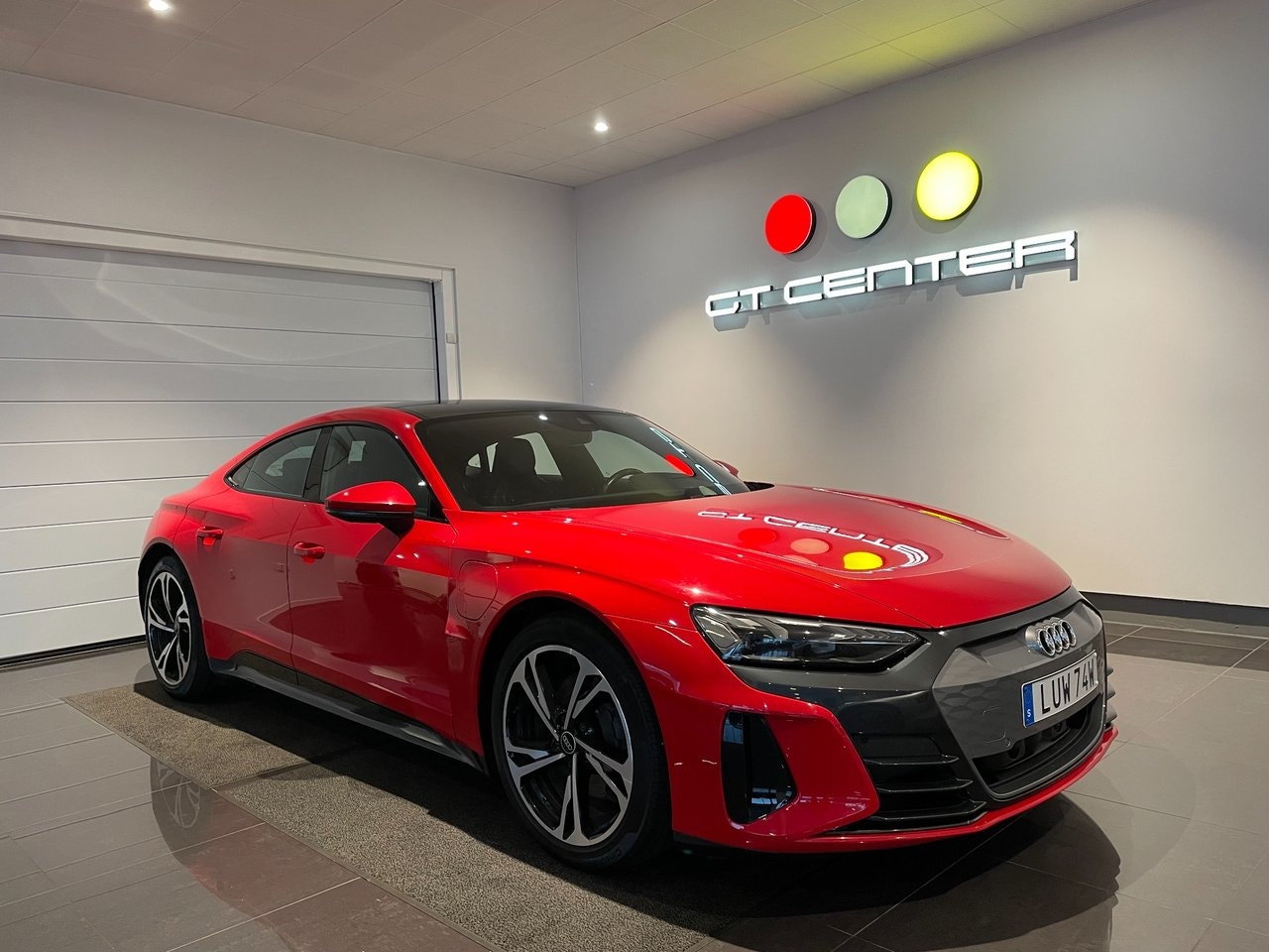 Audi E-Tron 476 л.с.