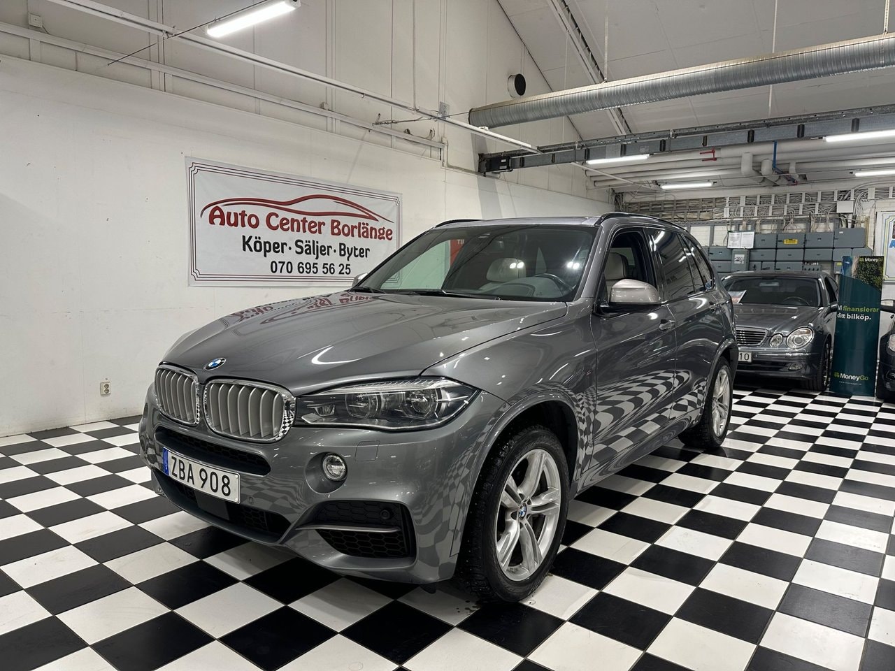 BMW X5 381 hp