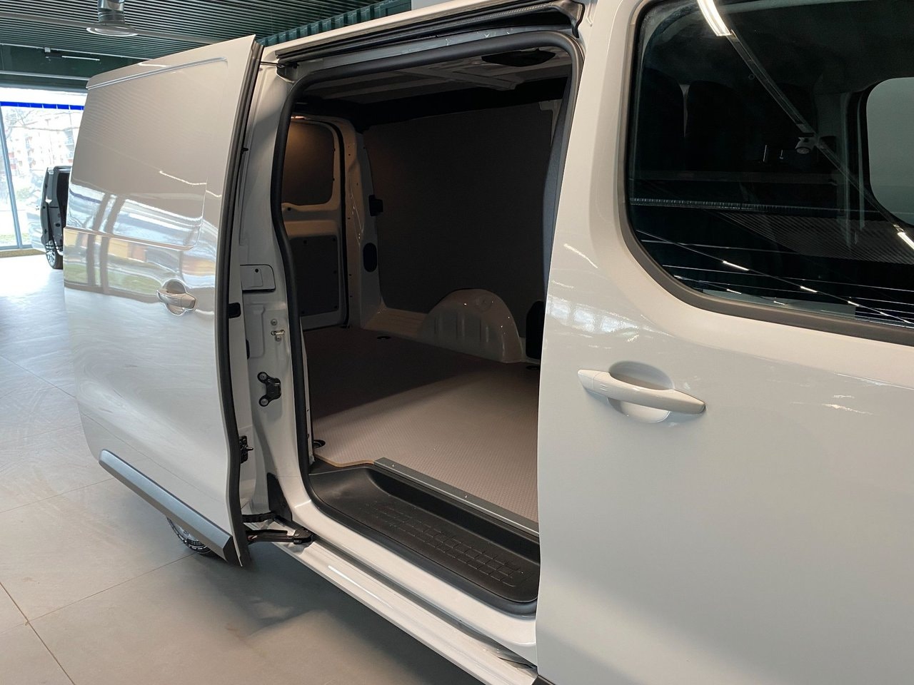 Citroën ë-Jumpy 75, 136hk, 2023