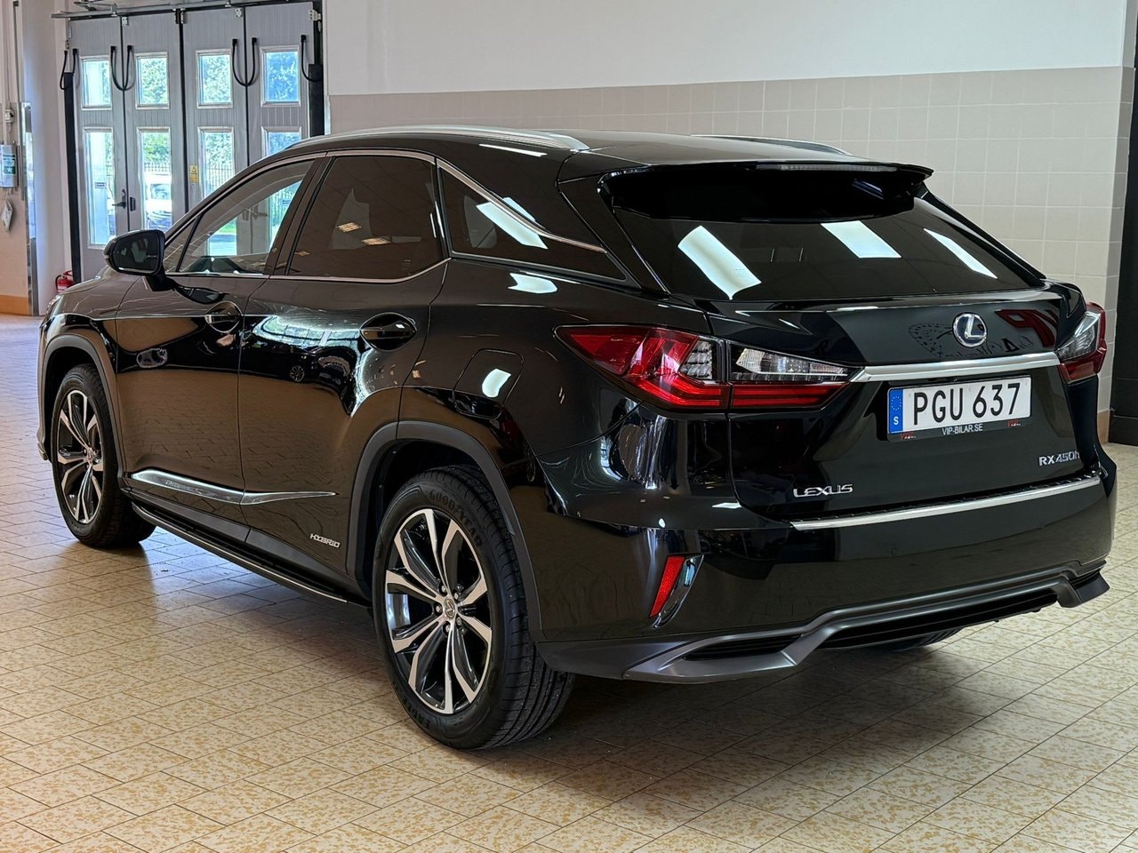 Car image 4