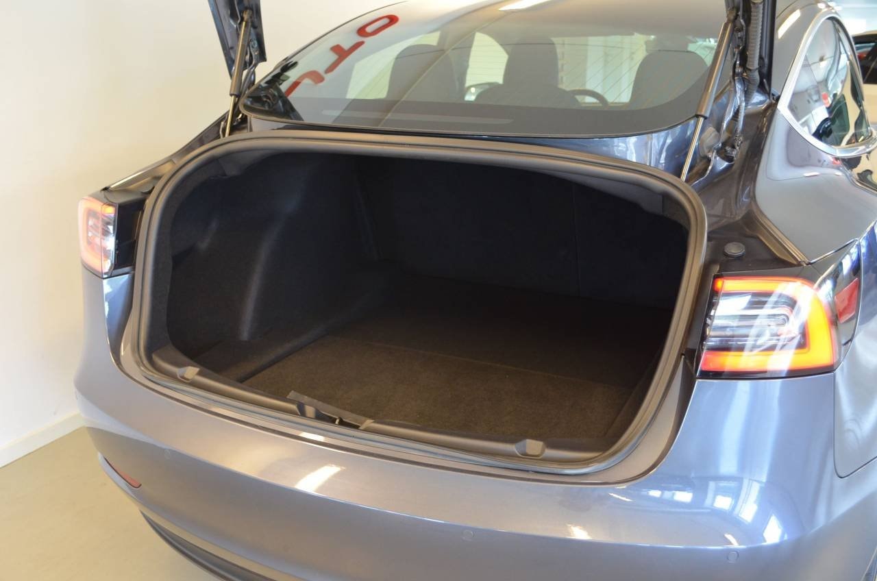 Tesla Model 3 Standard Range Plus, 325hk, 2020