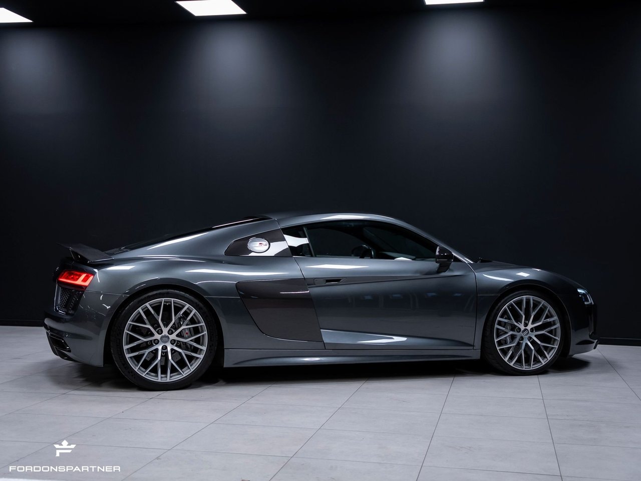 Audi R8 V10 plus 5.2 V10 FSI quattro S Tronic, 610hp, 2016