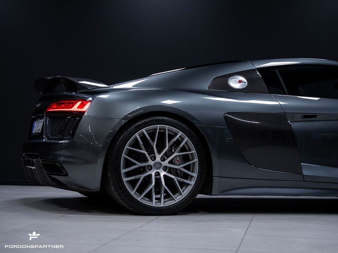 Audi R8 V10 plus 5.2 V10 FSI quattro S Tronic, 610hp, 2016