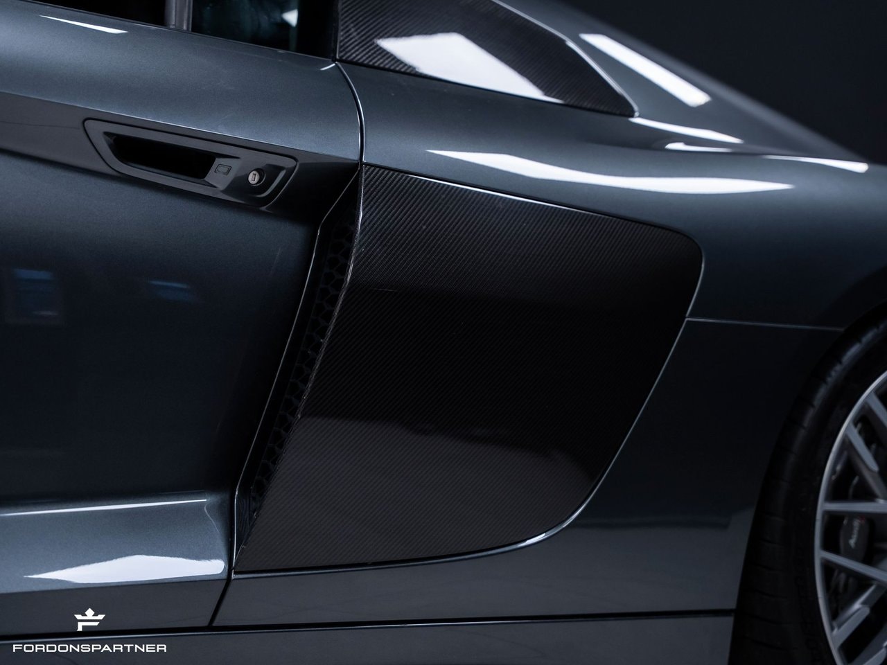 Audi R8 V10 plus 5.2 V10 FSI quattro S Tronic, 610hp, 2016