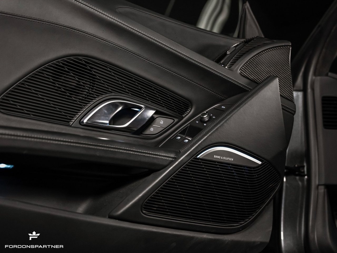 Audi R8 V10 plus 5.2 V10 FSI quattro S Tronic, 610hp, 2016