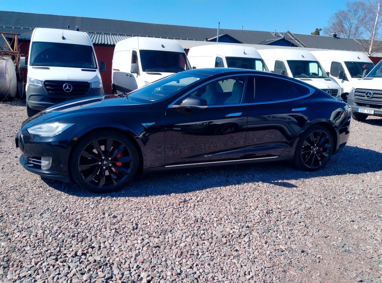 Tesla Model S P85D, 511ps, 2015