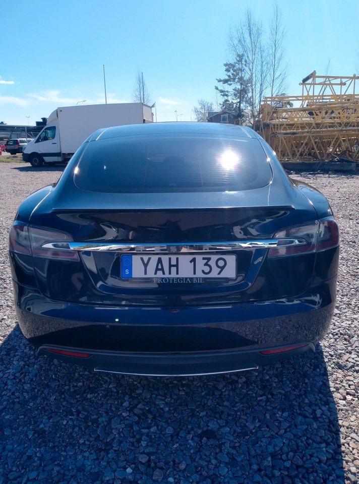 Tesla Model S P85D, 511ps, 2015