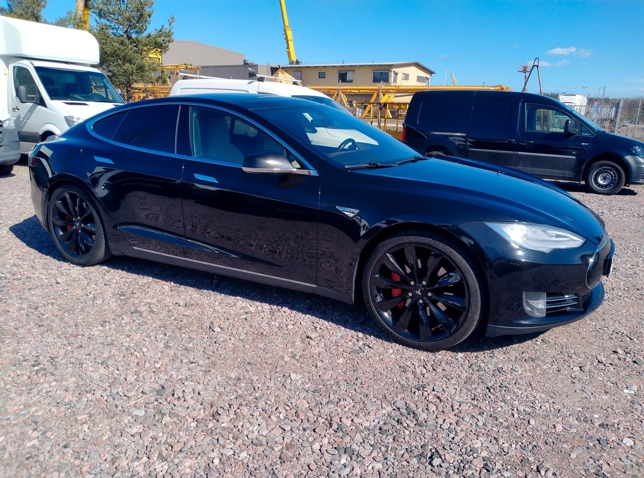 Tesla Model S P85D, 511ps, 2015