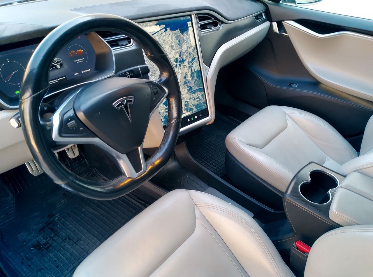 Tesla Model S P85D, 511ps, 2015
