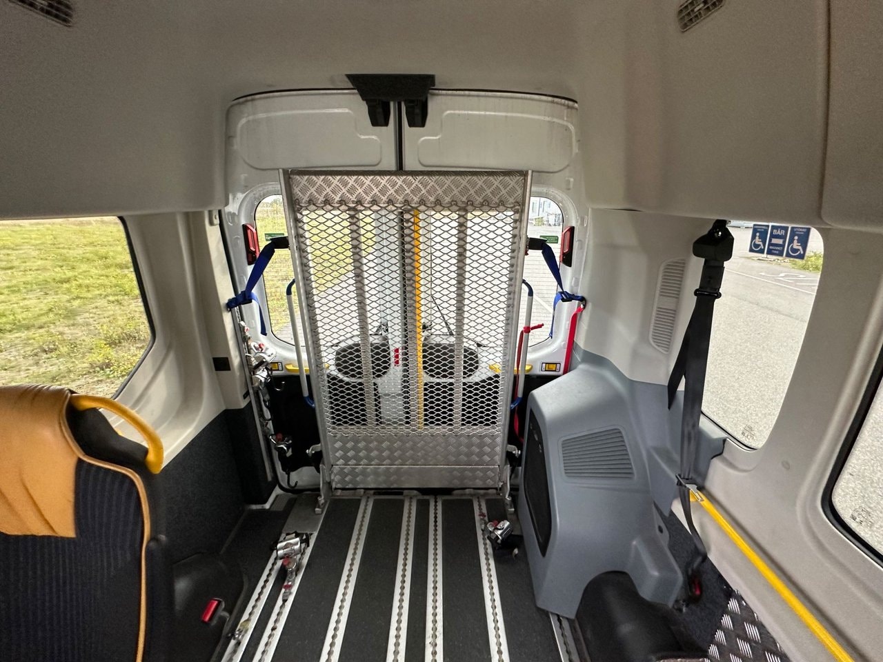 Ford Transit 350 Combi 2.0 TDCi SelectShift, 6-trins, 130ps, 2018