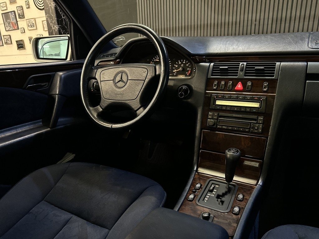 Mercedes-Benz E 200 Automatic, 136hp, 1997