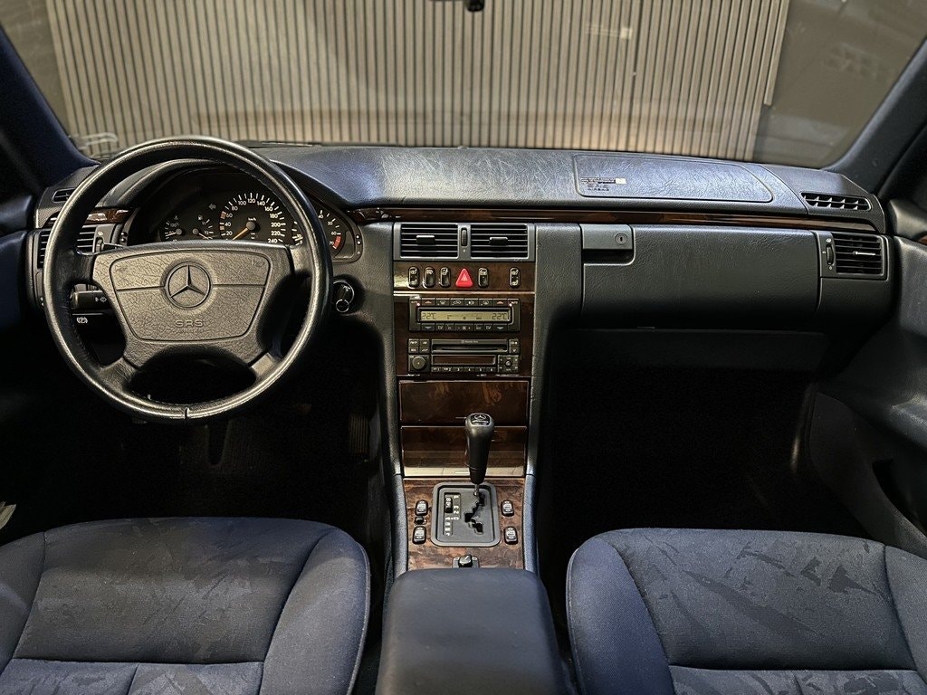 Mercedes-Benz E 200 Automatic, 136hp, 1997