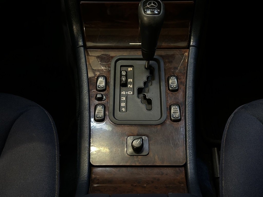 Mercedes-Benz E 200 Automatic, 136hp, 1997