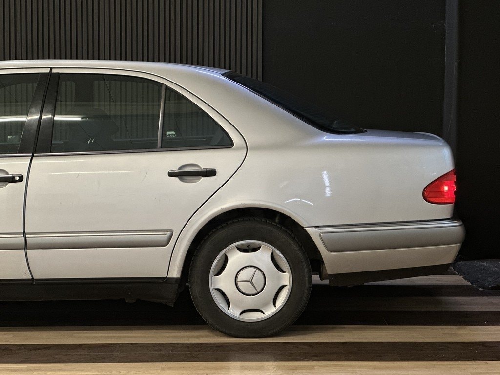 Mercedes-Benz E 200 Automatic, 136hp, 1997