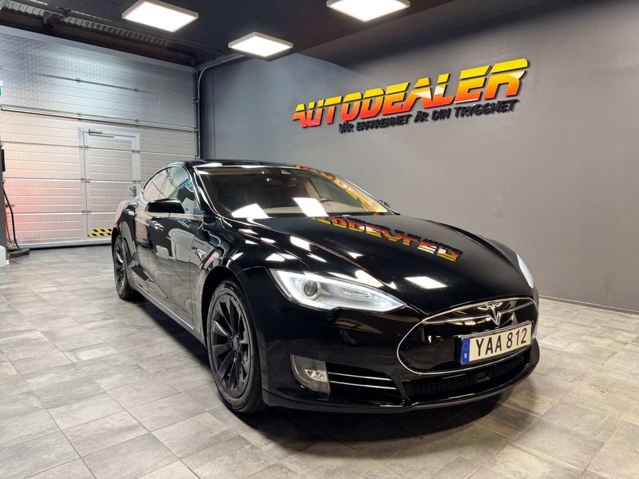 Tesla Model S 378 л.с.