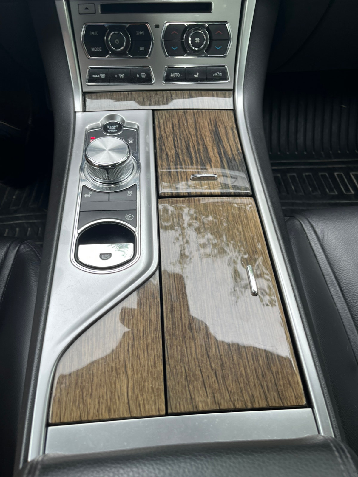 Jaguar XF 2.2 TDi4 Automatic, 8-trins, 200ps, 2014