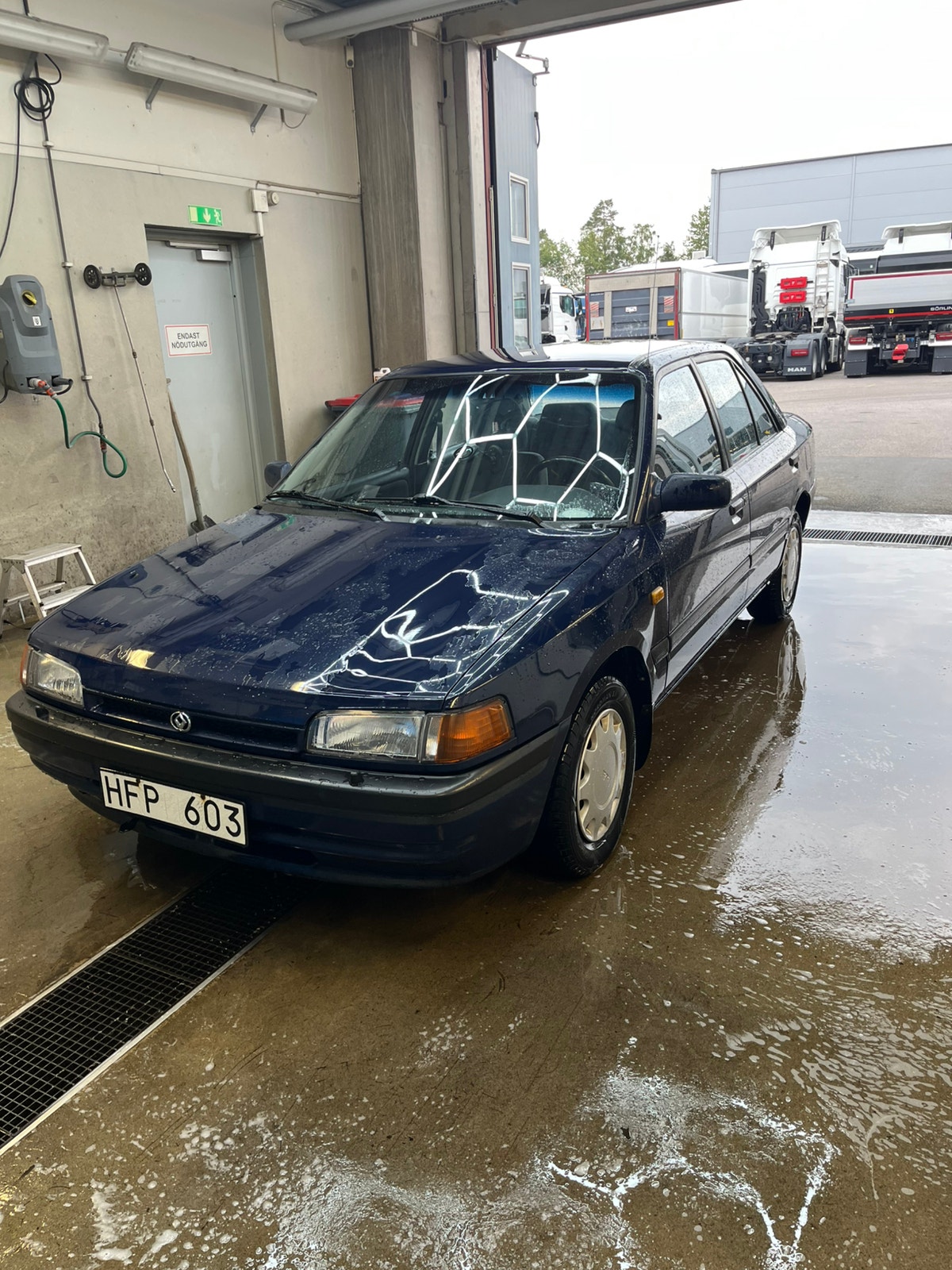 Mazda 323 C 1.8 Manual, 5-trins, 103ps, 1992