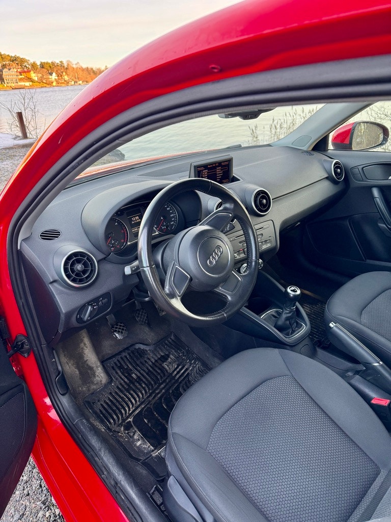 Audi A1 1.6 TDI  Manual, 5-trins, 105ps, 2011