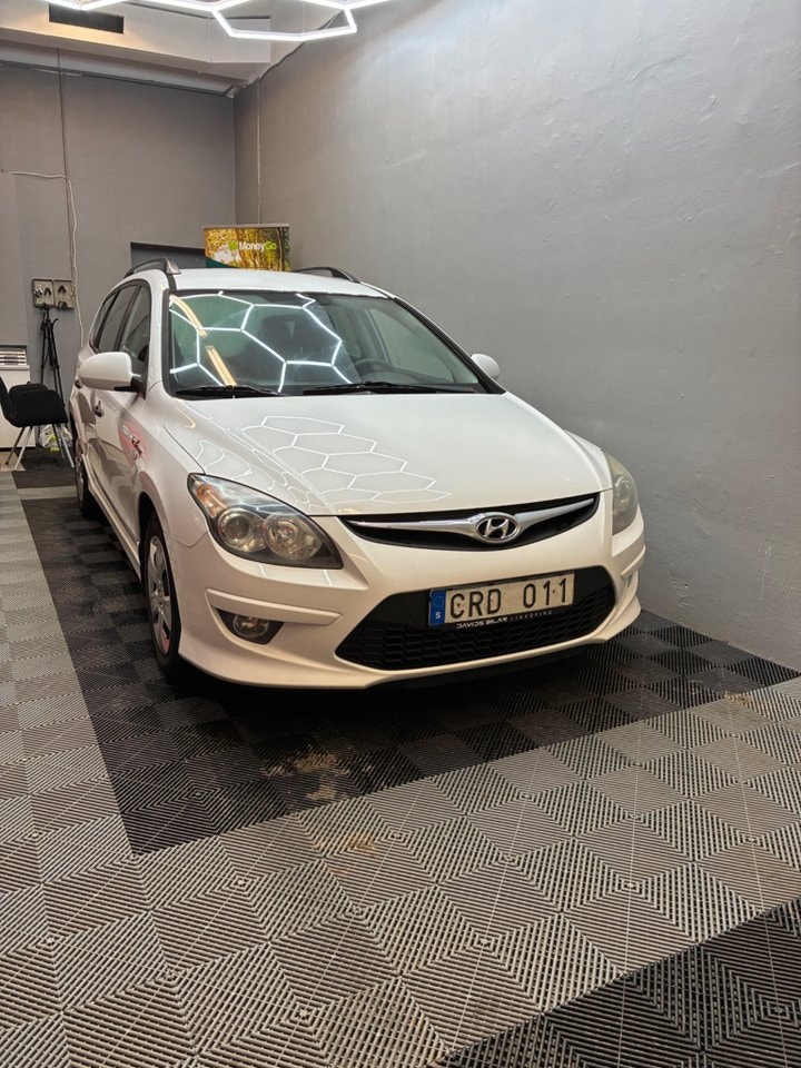 Hyundai i30cw 1.6 CRDi Manual, 90hp, 2012