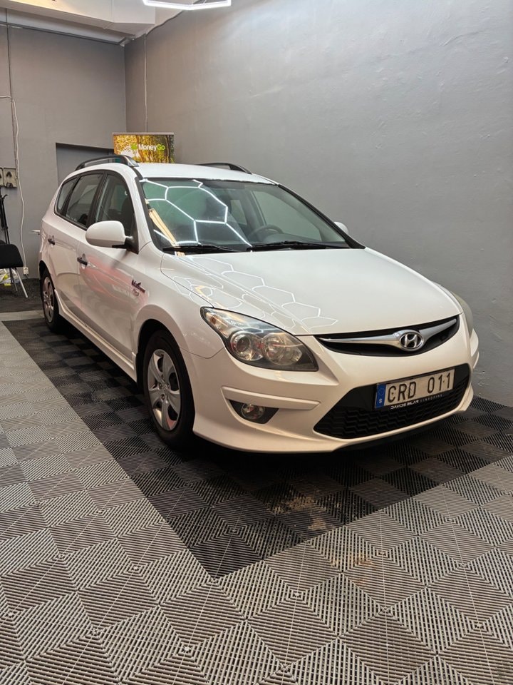 Hyundai i30cw 1.6 CRDi Manual, 90hp, 2012