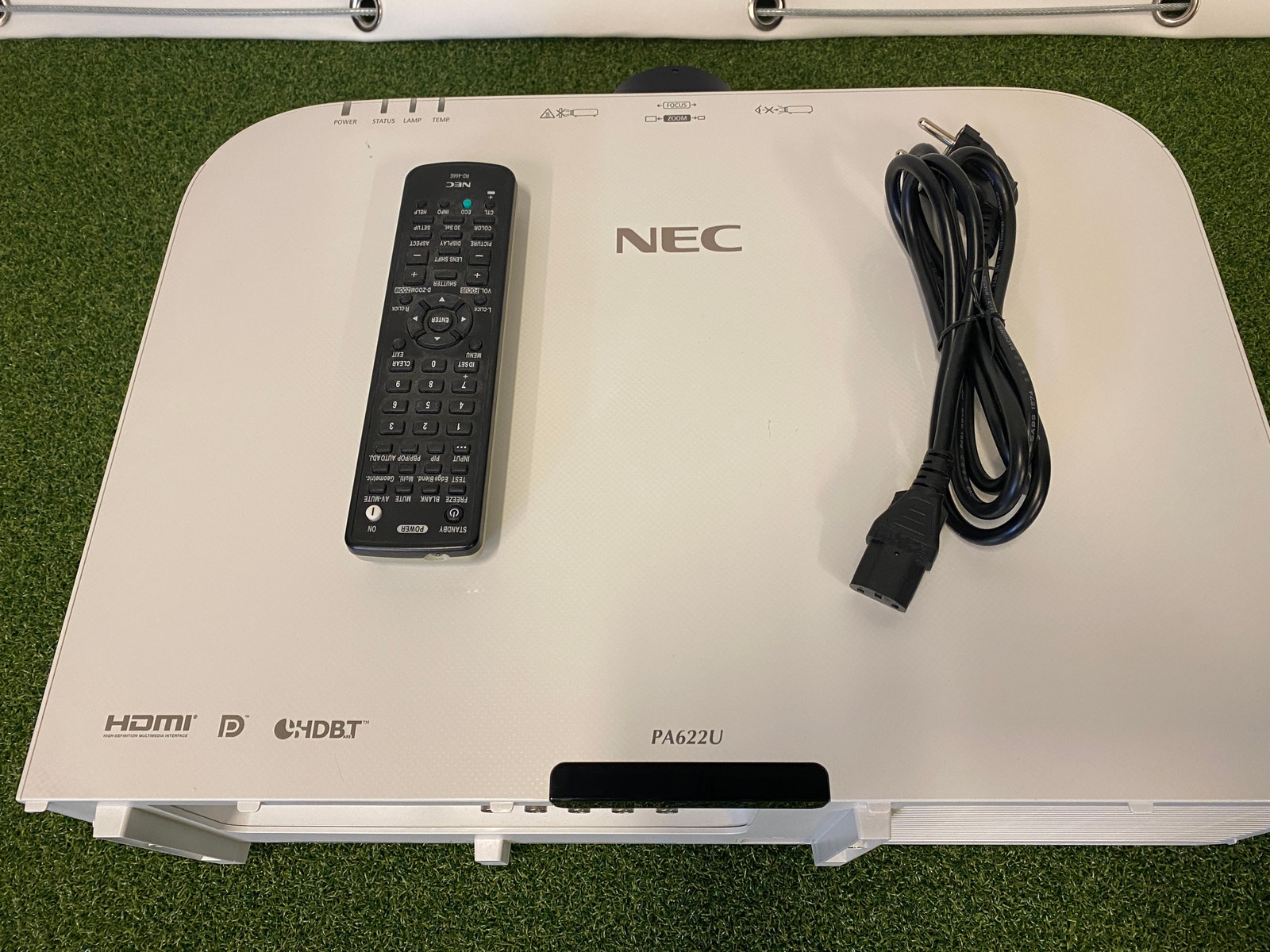 NEC PA622U Series 6200 lumen + NP14ZL lins | Blocket