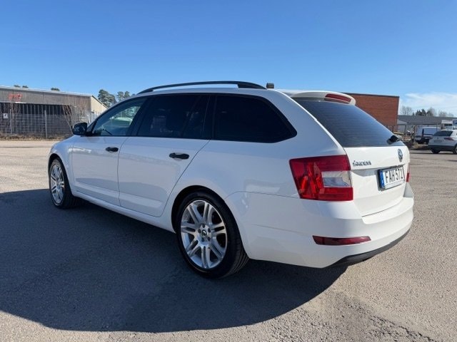 Škoda Octavia Combi 1.6 TDI DSG Sequential, 7-trins, 105ps, 2015