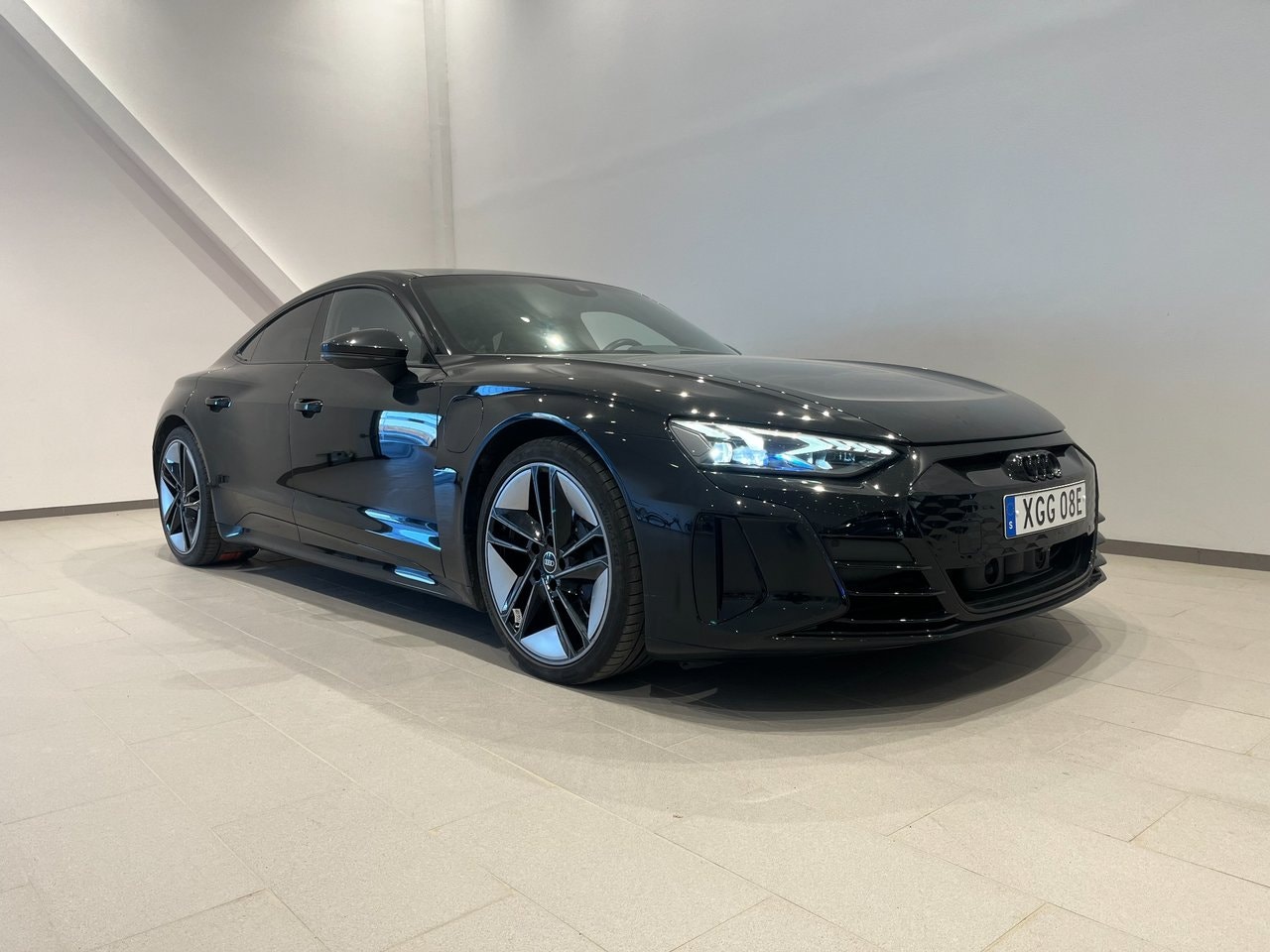 Audi E-Tron 476 л.с.