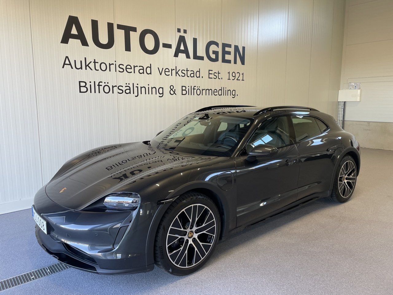Porsche Taycan 4 381 л.с.
