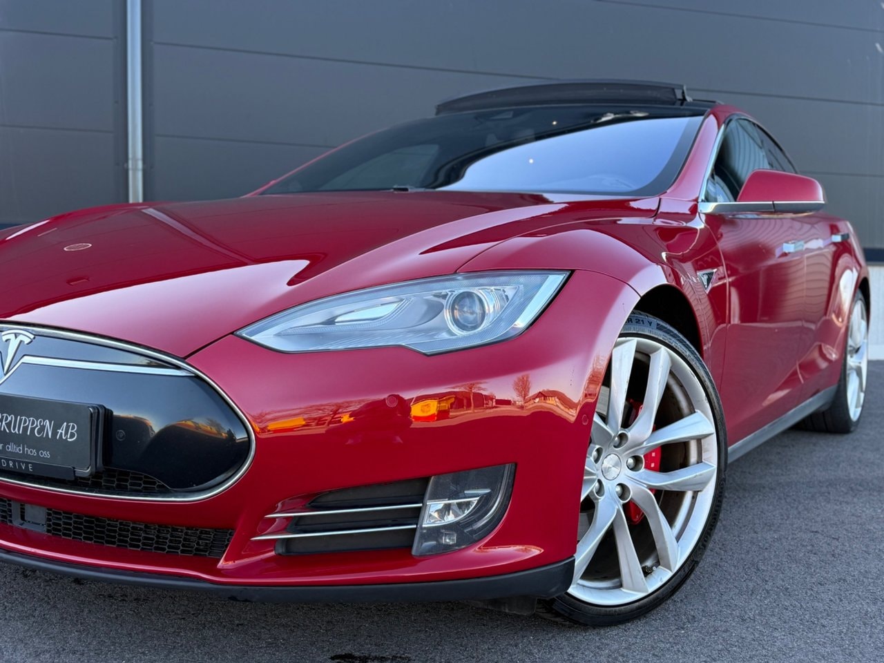 Tesla Model S P85D, 511ps, 2016