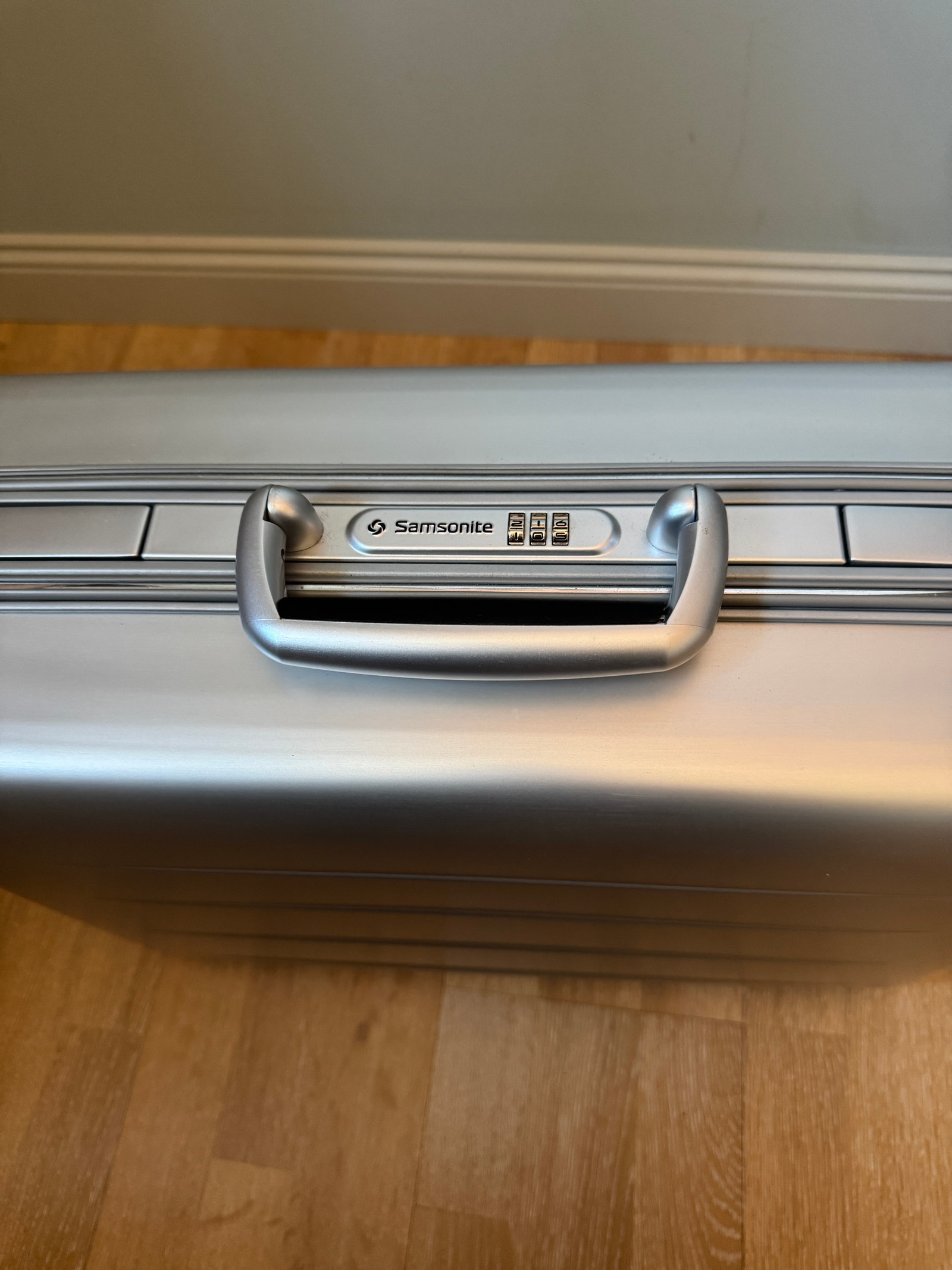 Samsonite Xylem Helt oanvänd resväska | Blocket